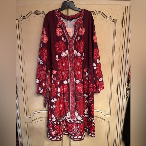 BloomChic Dresses & Skirts - NWT BloomChic 28 boho Burgundy Dress